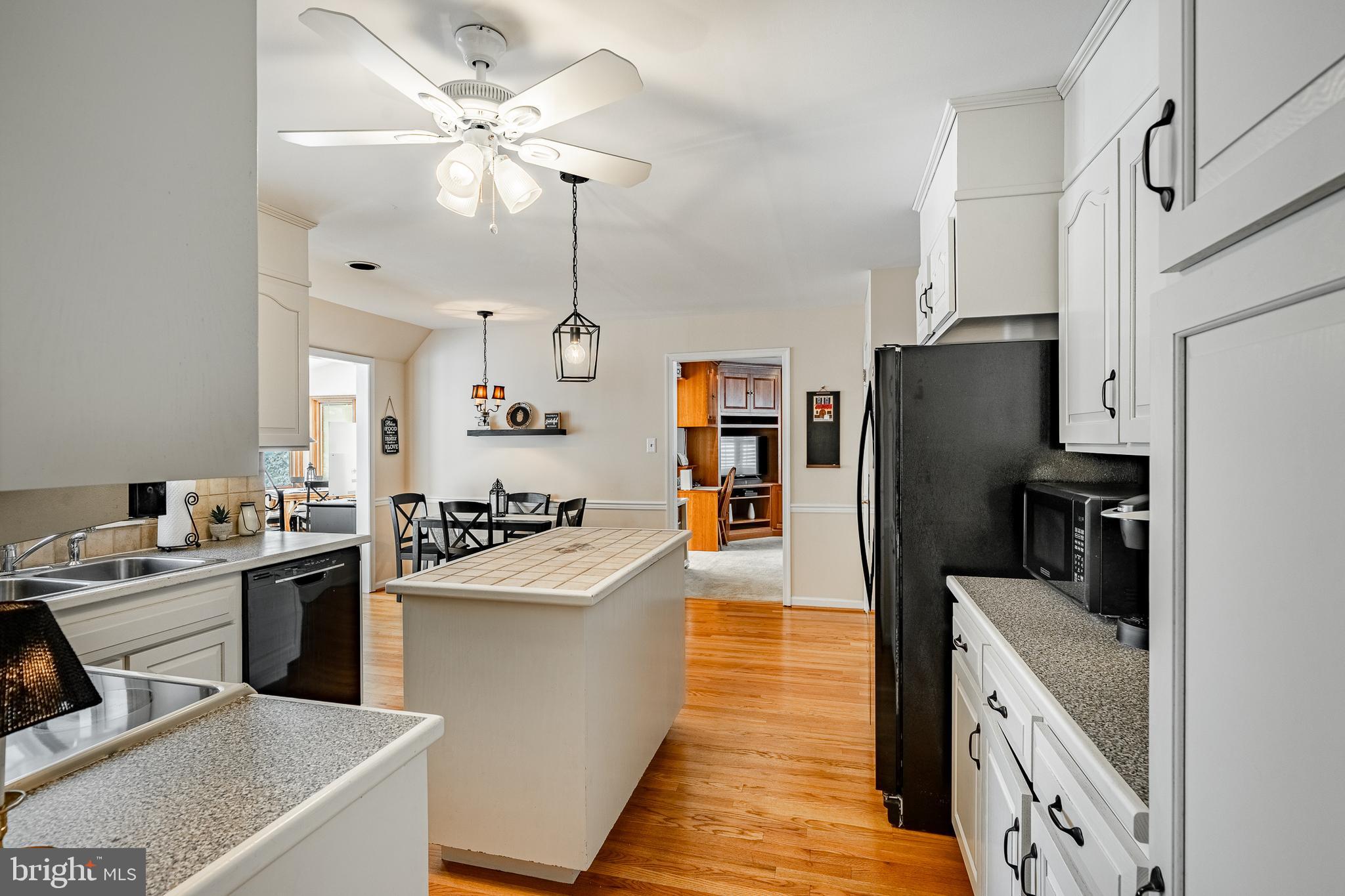 23 Newtown Woods Road Newtown Square, PA 19073 - Photo 9 of 41 Kitchen Island