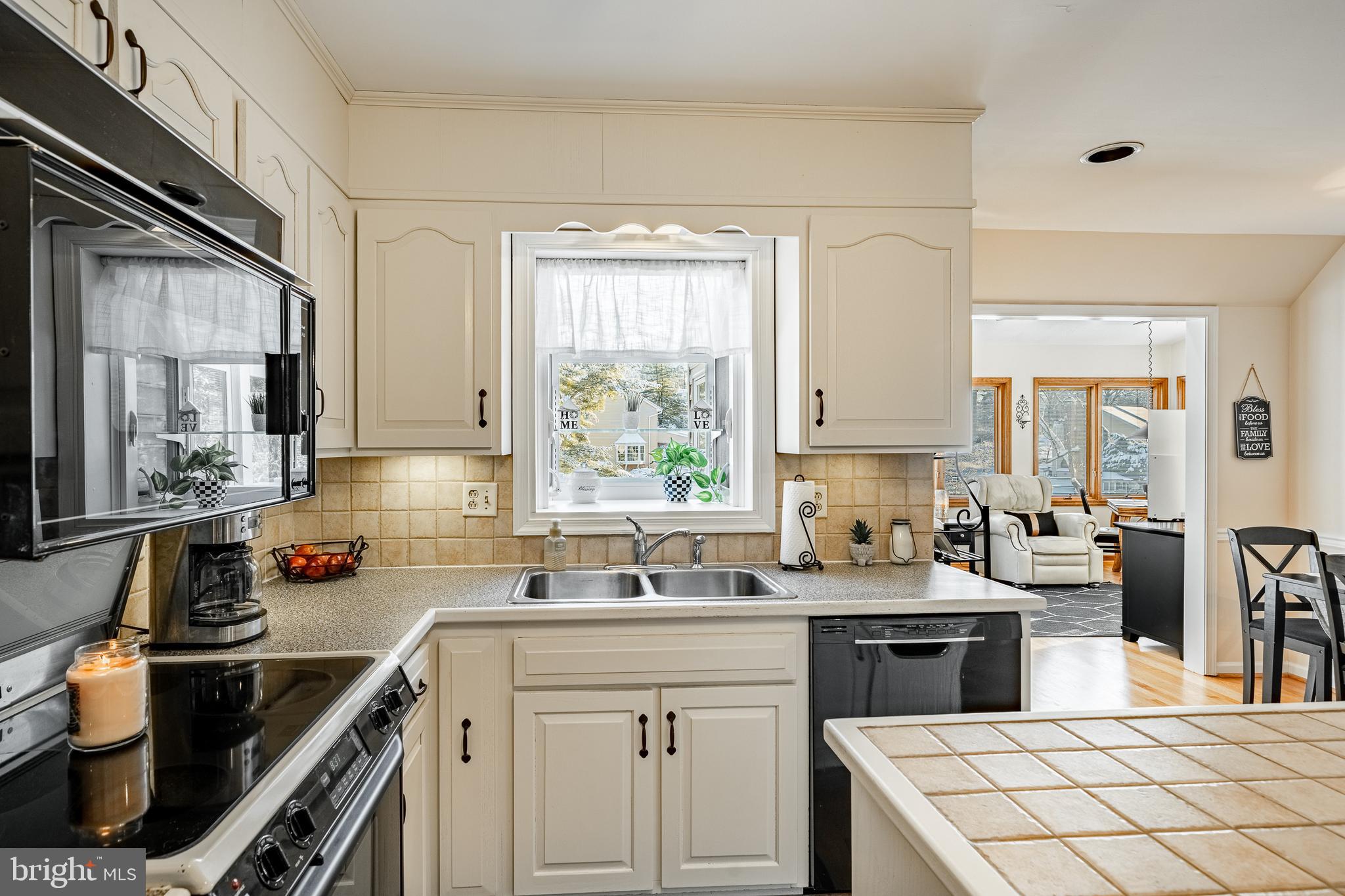 23 Newtown Woods Road Newtown Square, PA 19073 - Photo 10 of 41 Kitchen