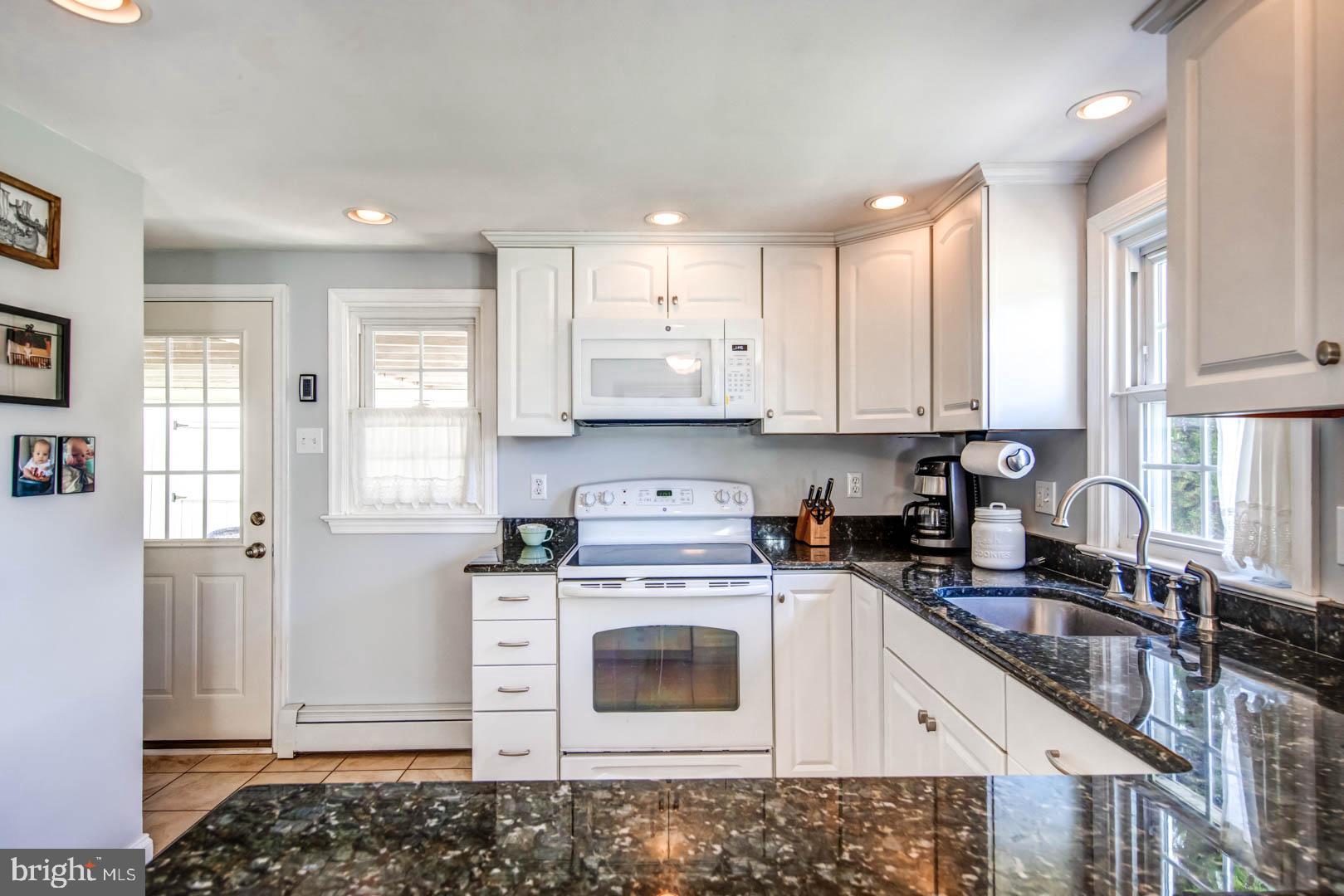 11 Opperman Drive Spring City, PA 19475 - Photo 7 of 33 Kitchen with Granite Countertops
