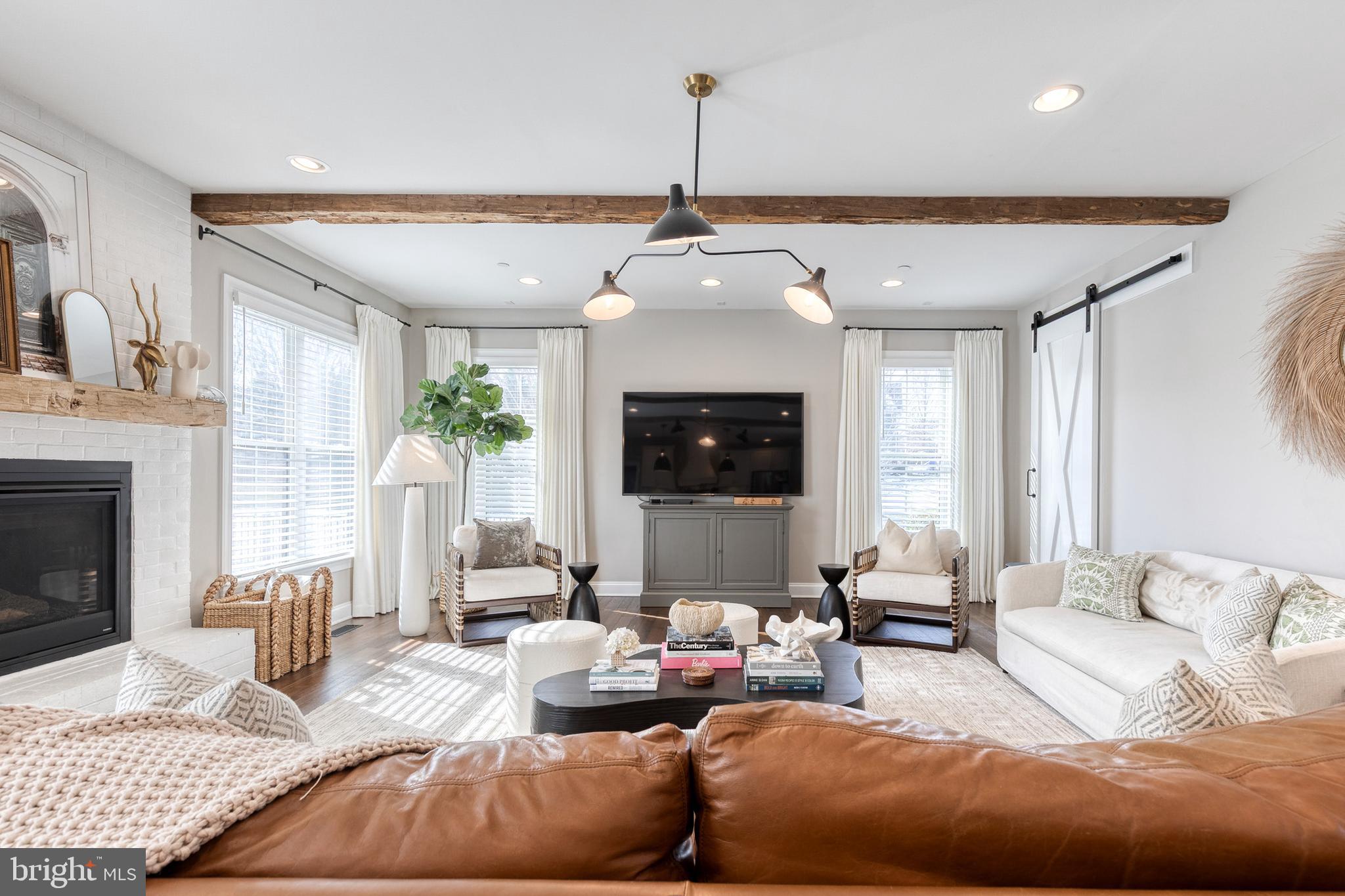 3997 Manor Oaks Road Phoenix, MD 21131 - Photo 14 of 70 Living room