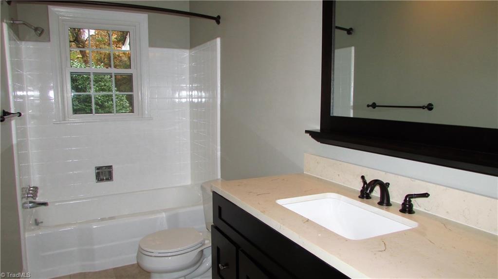 712 Friar Tuck Road Winston-Salem, NC 27104 - Photo 22 of 29 Hall Full Bath