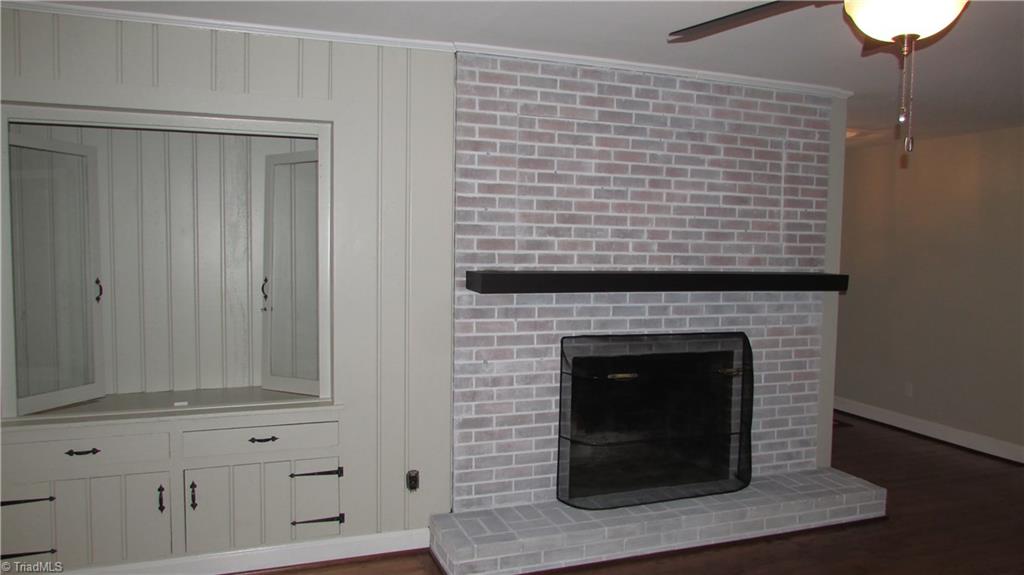 712 Friar Tuck Road Winston-Salem, NC 27104 - Photo 5 of 29 Hearth Built Ins Great Room