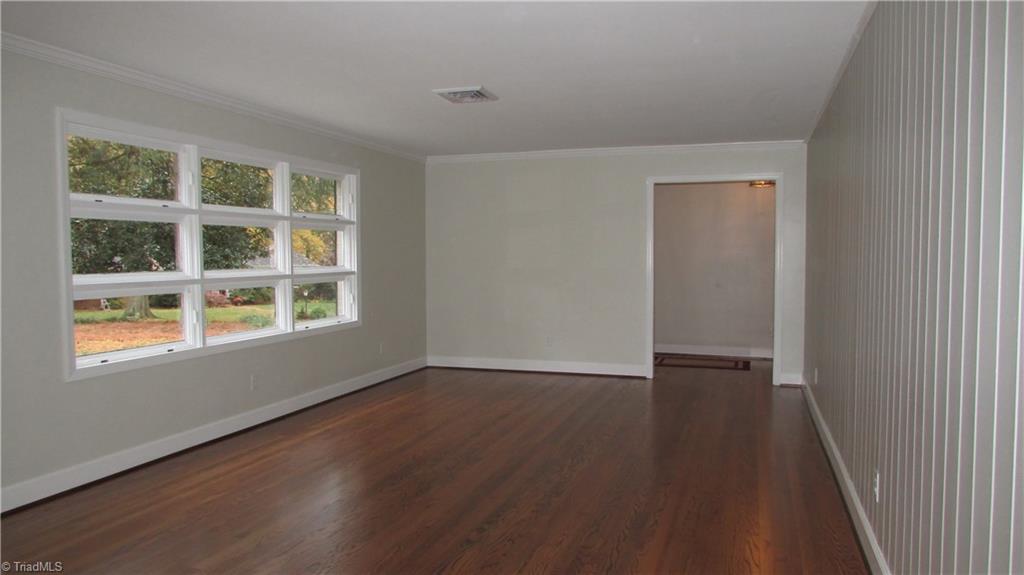 712 Friar Tuck Road Winston-Salem, NC 27104 - Photo 6 of 29 Living Room