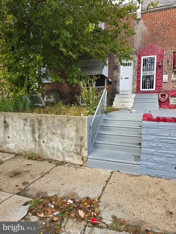 a view of a pathway of a house