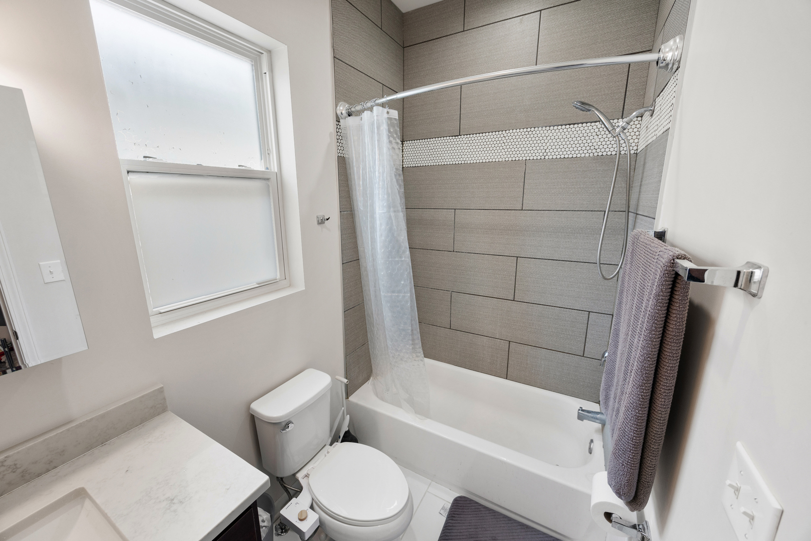6418 South Rhodes Avenue Chicago, IL 60637 - Photo 12 of 19 a bathroom with a toilet and a bathtub