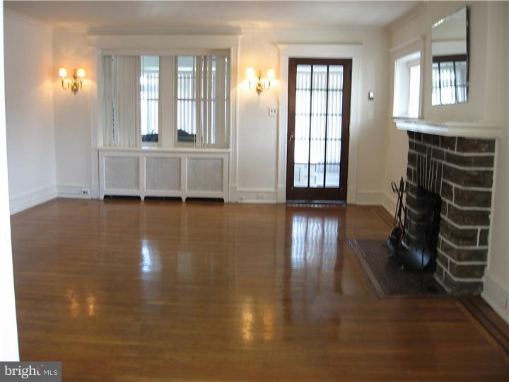 934 East Rittenhouse Street Philadelphia, PA 19138 - Photo 4 of 24 Living Room