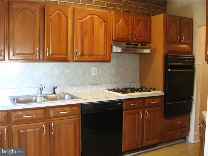 934 East Rittenhouse Street Philadelphia, PA 19138 - Photo 9 of 24 Kitchen