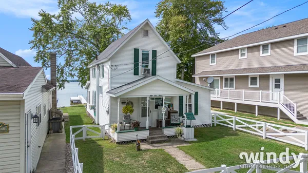 $949,000 | 5412 Forest Avenue, Watervliet, MI 49098