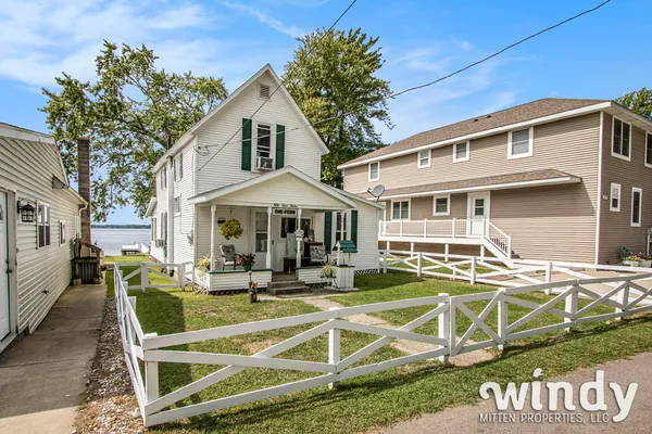 $949,000 | 5412 Forest Avenue, Watervliet, MI 49098