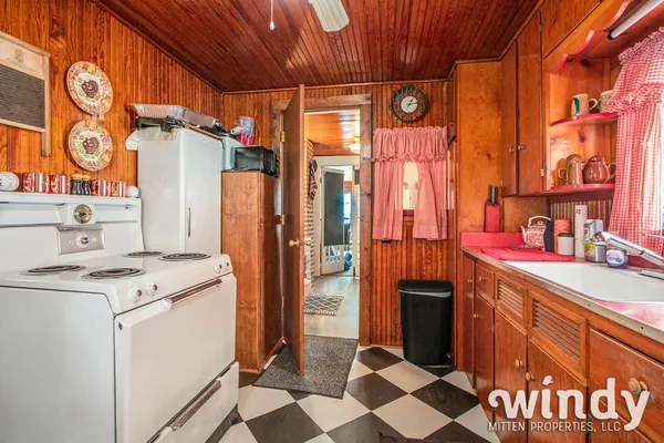 $949,000 | 5412 Forest Avenue, Watervliet, MI 49098