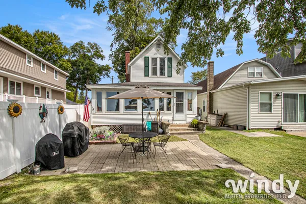$949,000 | 5412 Forest Avenue, Watervliet, MI 49098