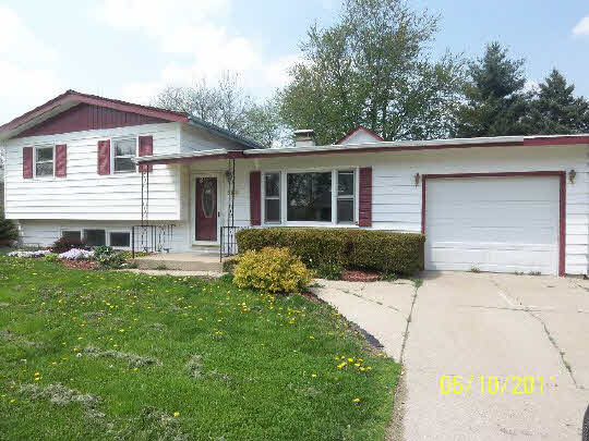 359 Phyllis Avenue Rochelle, IL 61068 - Photo 1 of 11 a front view of a house with a garden