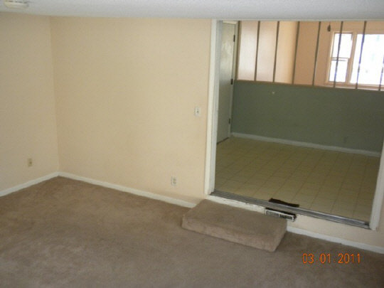 359 Phyllis Avenue Rochelle, IL 61068 - Photo 5 of 11 an empty room with windows