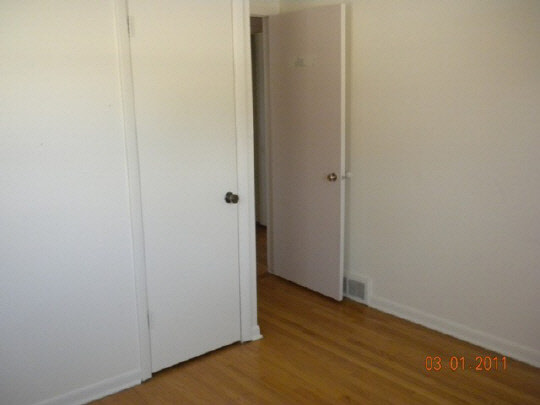359 Phyllis Avenue Rochelle, IL 61068 - Photo 6 of 11 a view of small space with wooden floor
