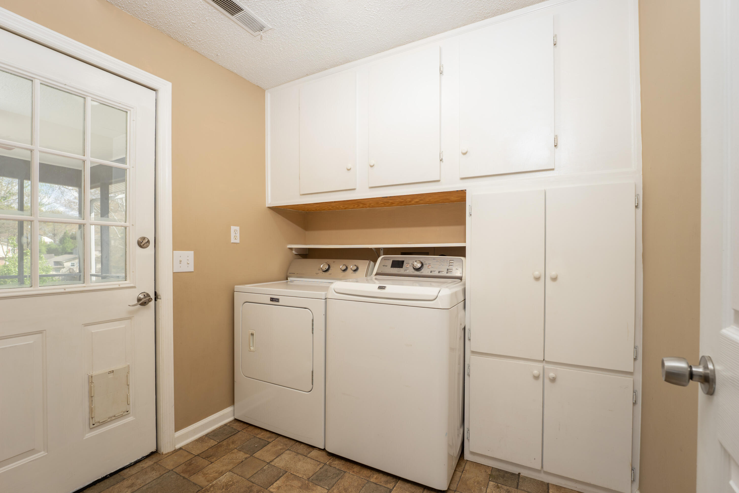 1616 Roberson Road Hixson, TN 37343 - Photo 14 of 34 Laundry Room