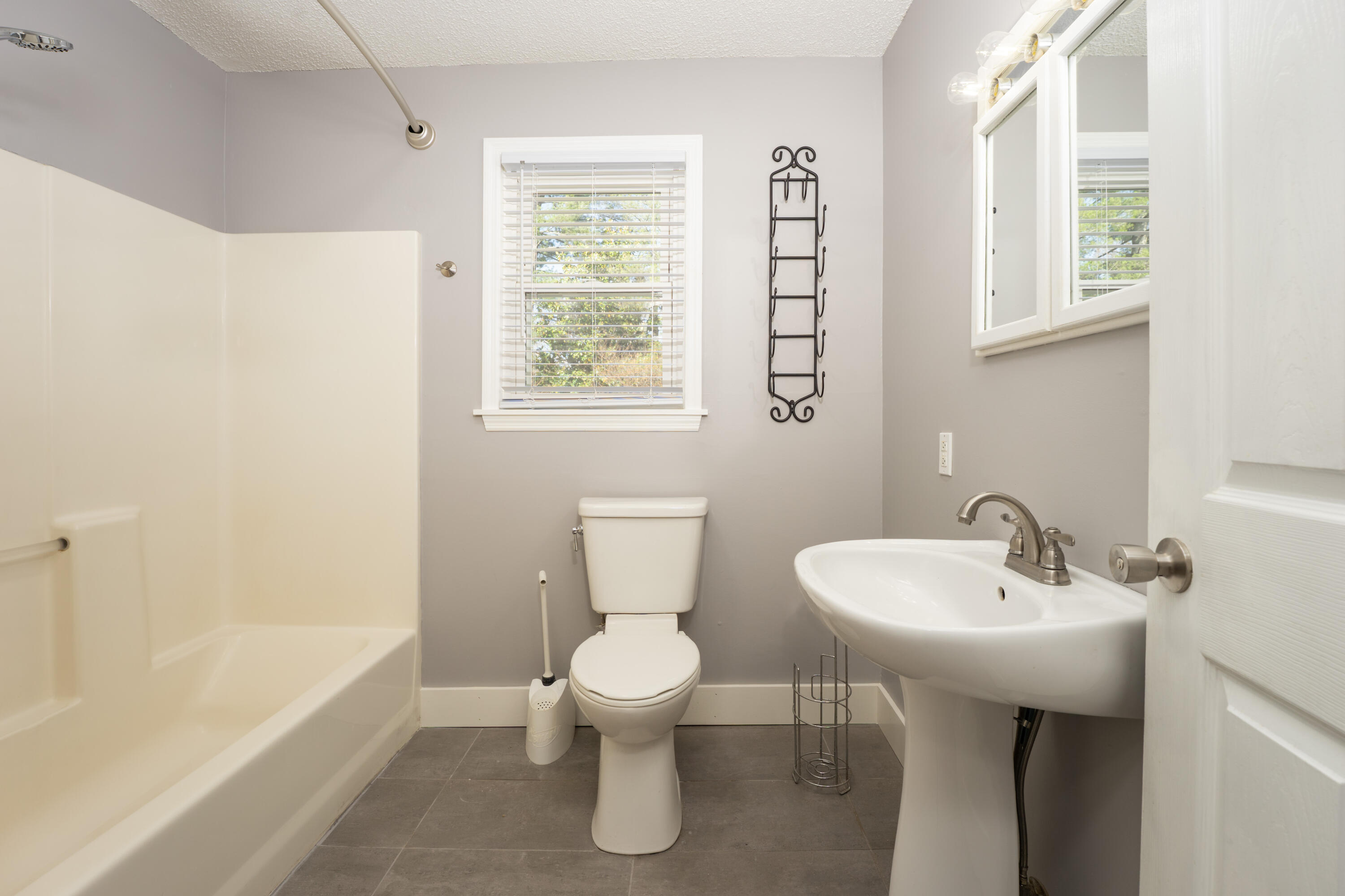 1616 Roberson Road Hixson, TN 37343 - Photo 15 of 34 Full Bath