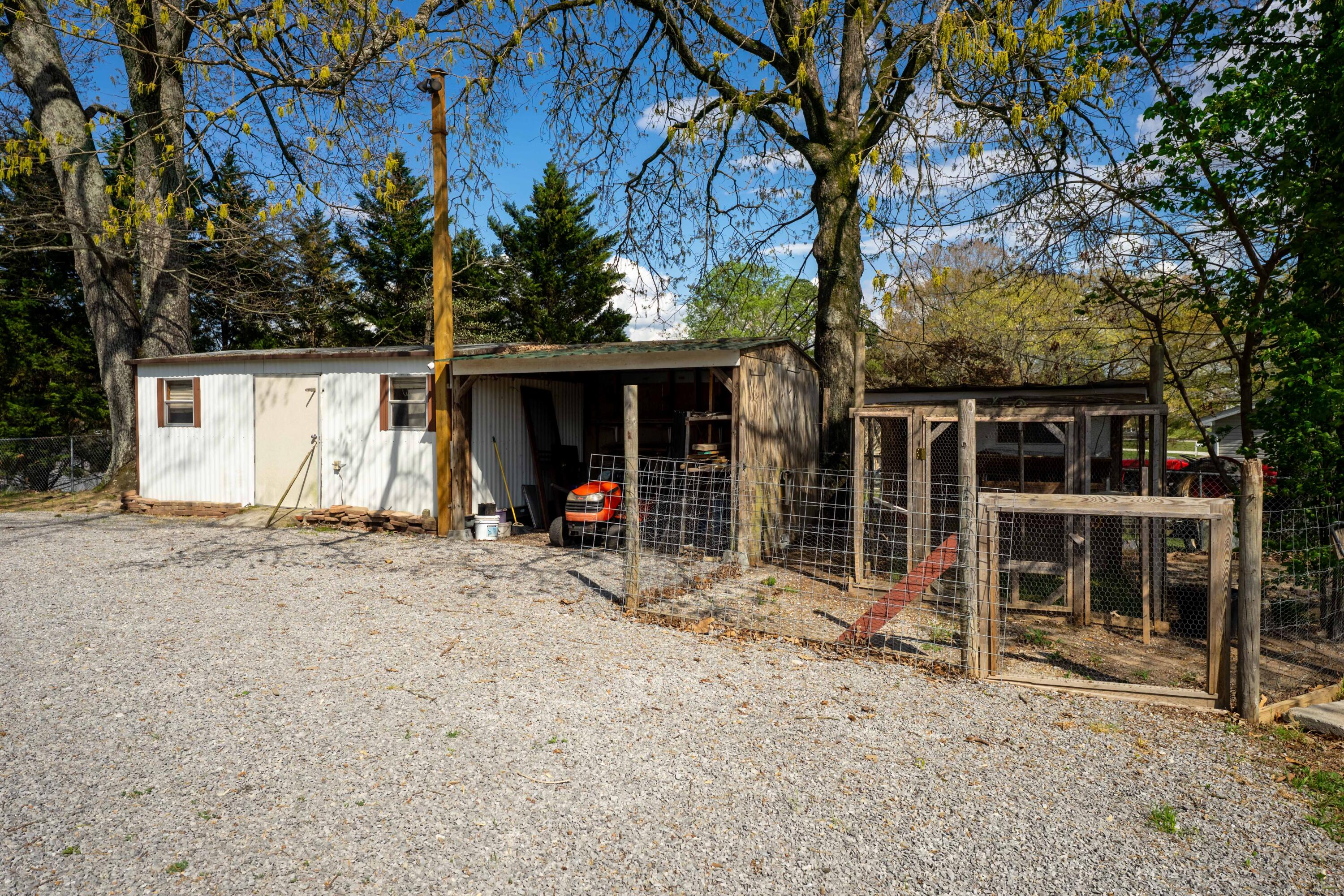 1616 Roberson Road Hixson, TN 37343 - Photo 30 of 34 Shed and Coop
