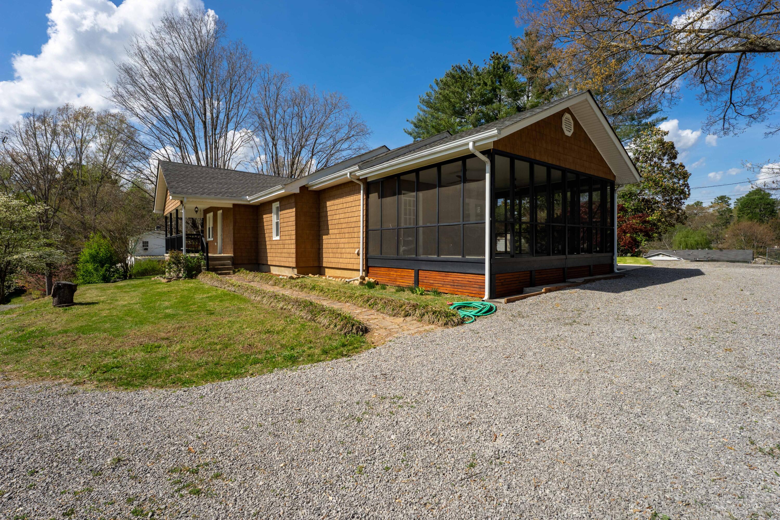 1616 Roberson Road Hixson, TN 37343 - Photo 5 of 34 Exterior 13