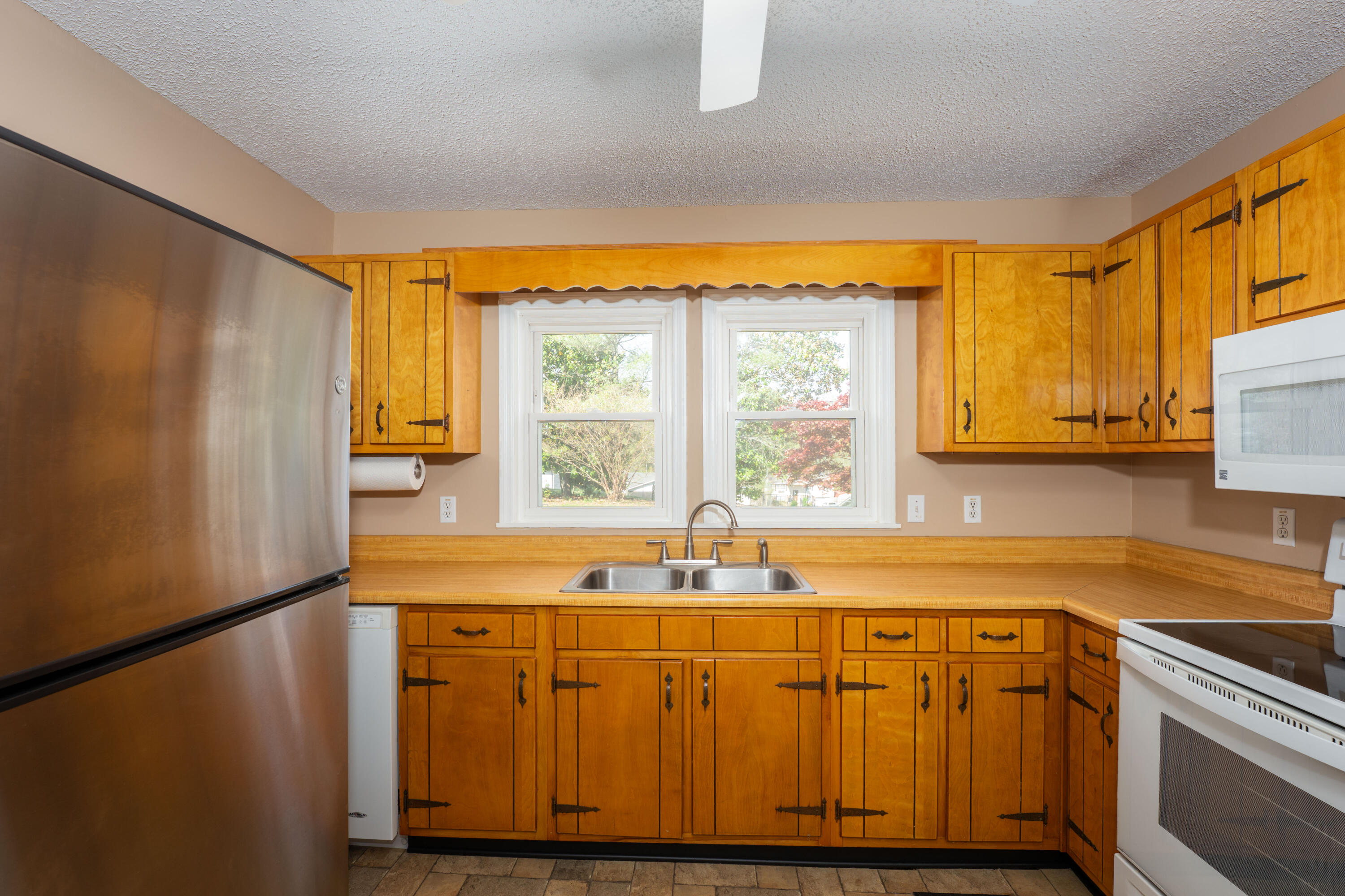 1616 Roberson Road Hixson, TN 37343 - Photo 9 of 34 Kitchen 1
