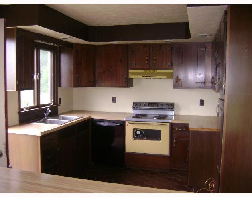 672 McCaslin Road New Castle, PA 16101 - Photo 4 of 13 Kitchen.