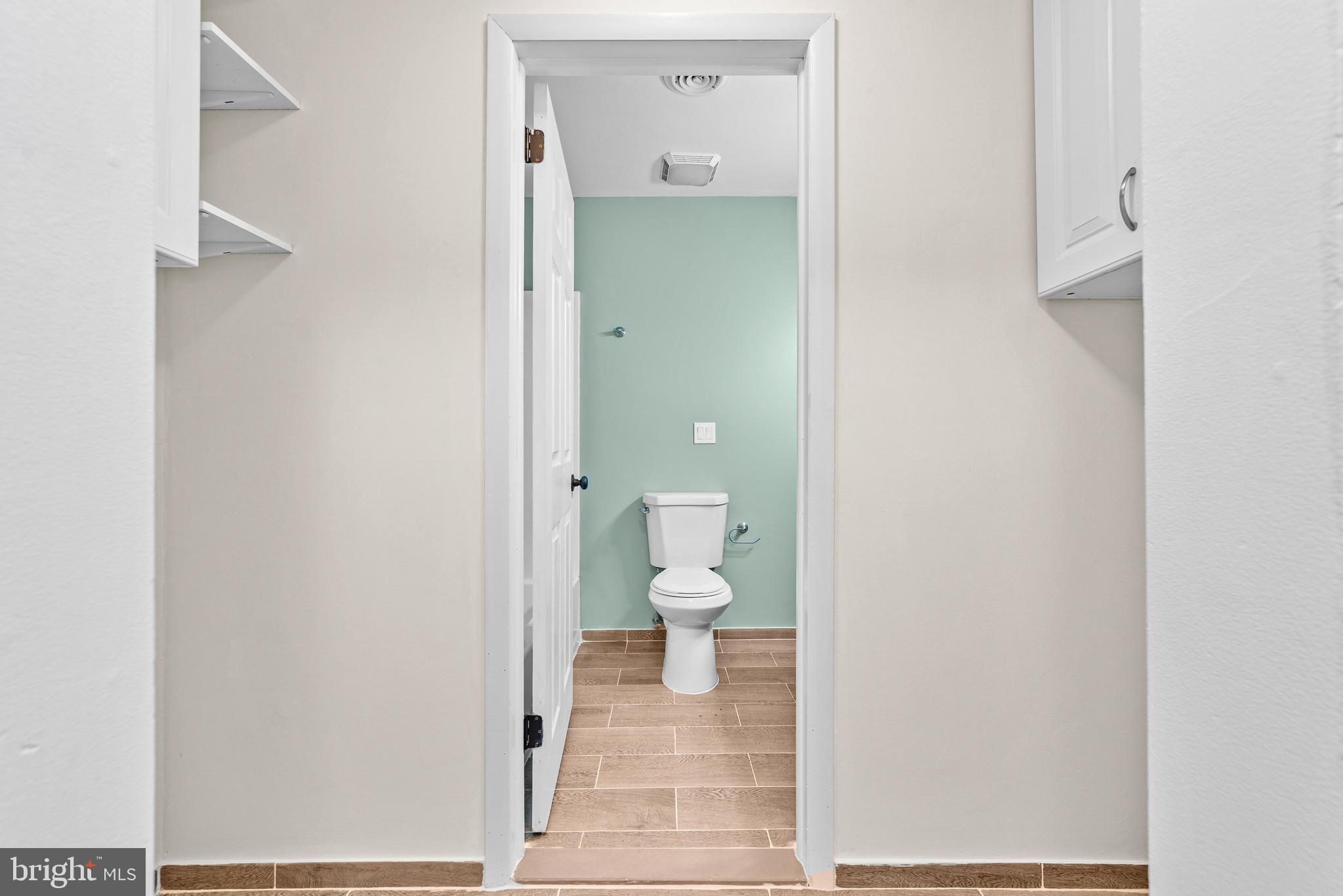 88 Delaware Drive Pennsville, NJ 08070 - Photo 12 of 26 a bathroom with a toilet