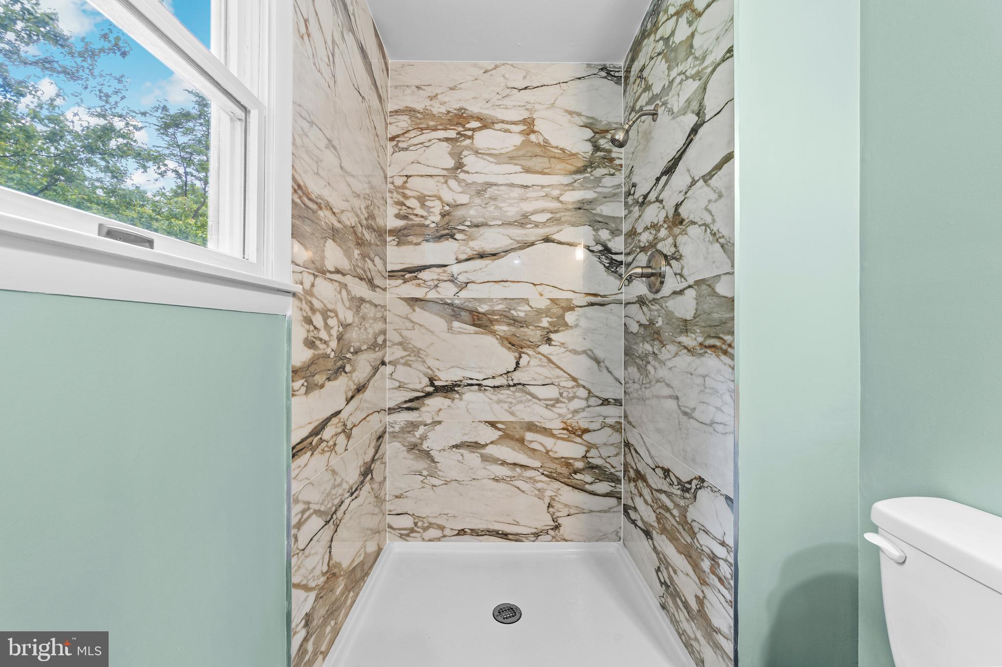 88 Delaware Drive Pennsville, NJ 08070 - Photo 19 of 26 a bathroom with a toilet and a shower curtain