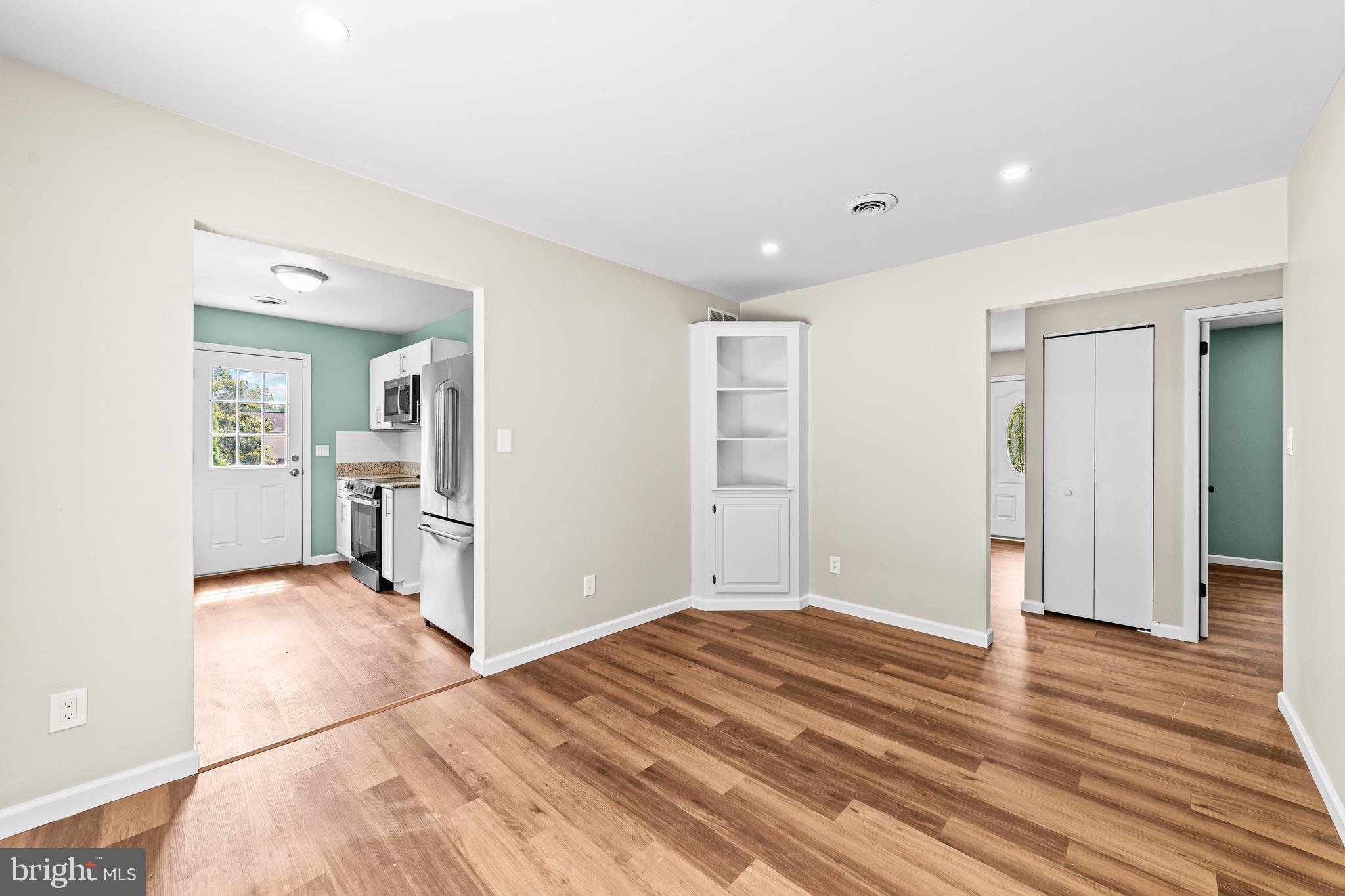 88 Delaware Drive Pennsville, NJ 08070 - Photo 10 of 26 a view of a livingroom with wooden floor and a bathroom