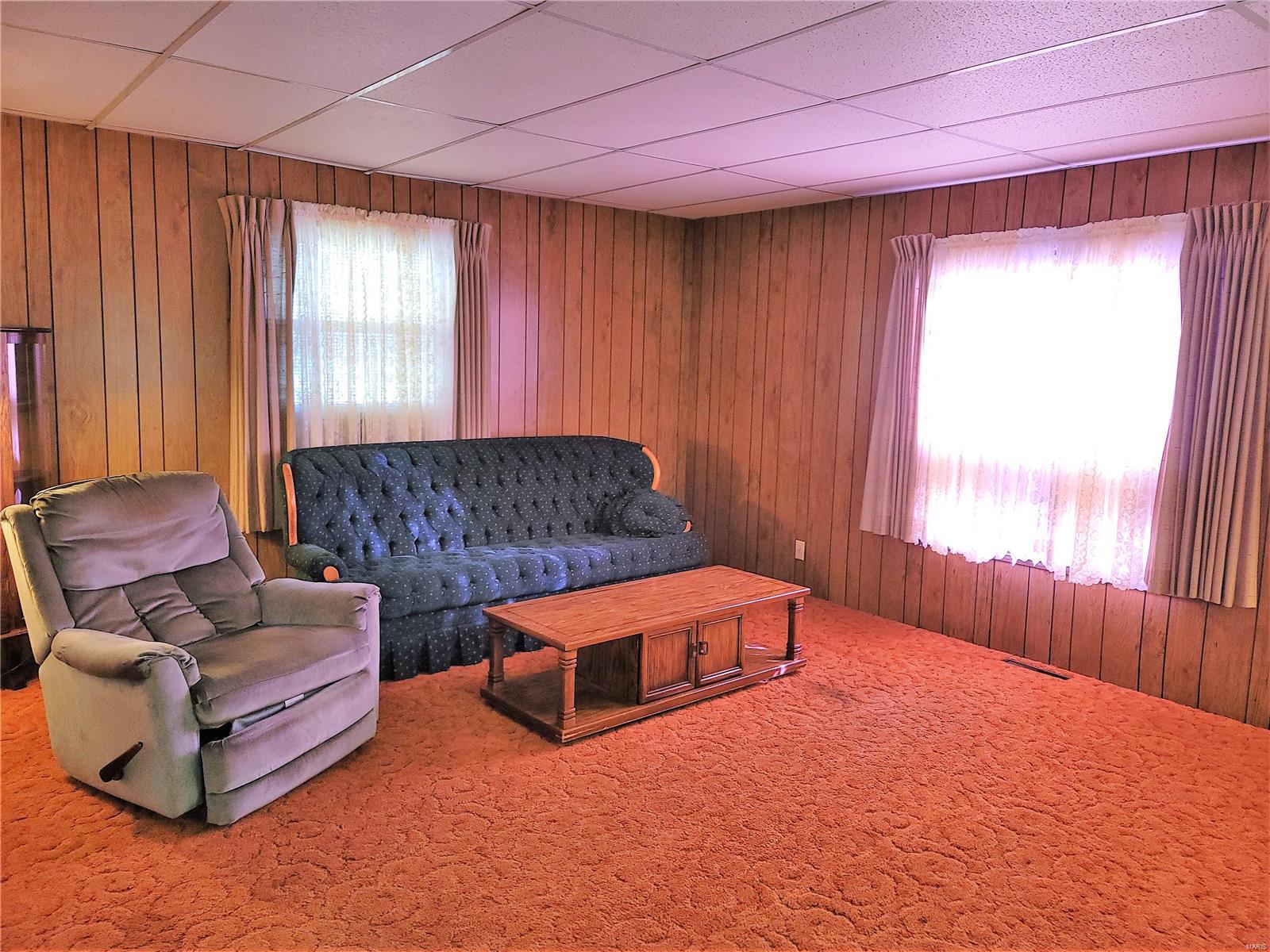 2011 Summit Street Hillsboro, IL 62049 - Photo 4 of 12 Gallery Image 4