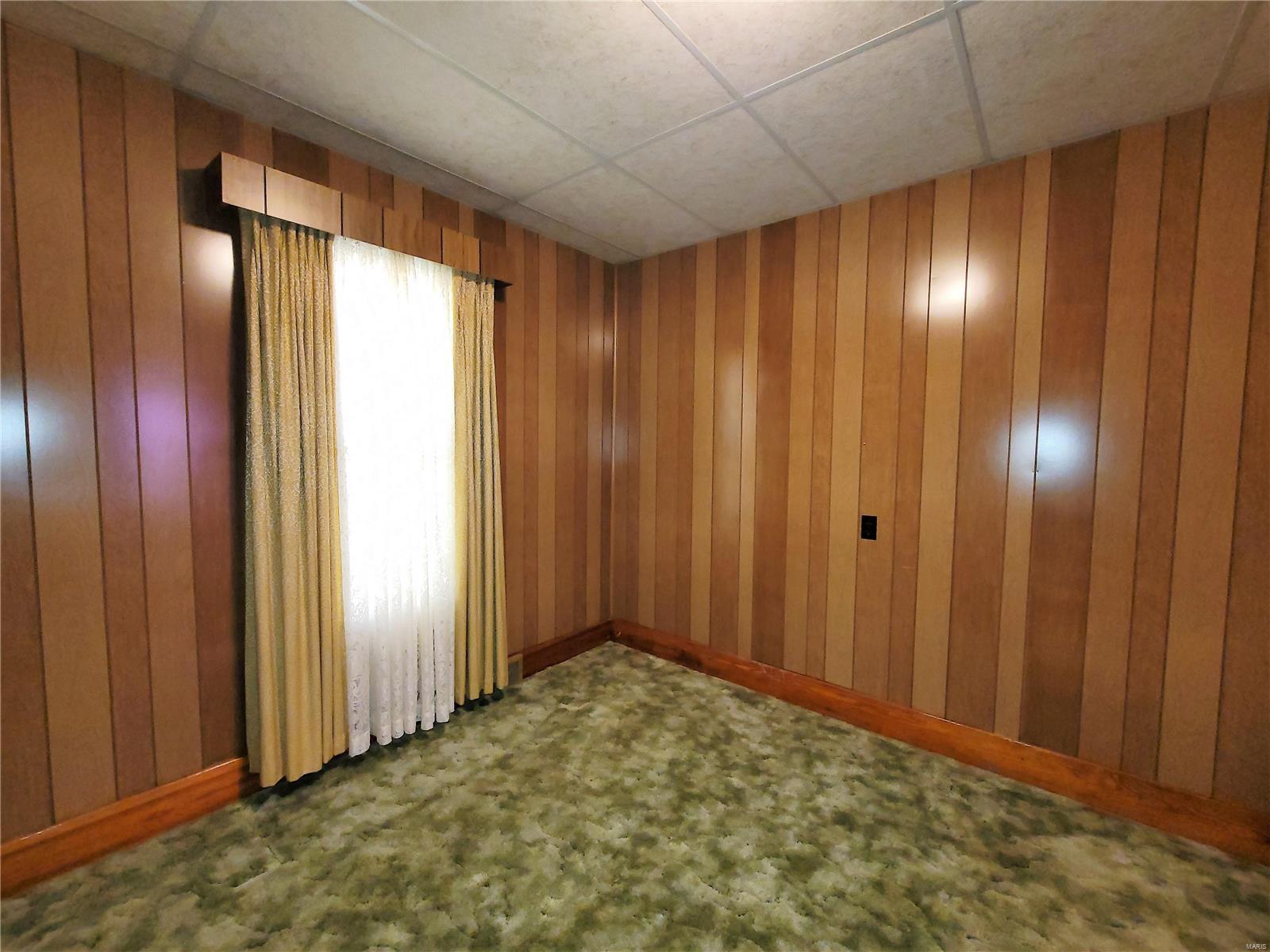 2011 Summit Street Hillsboro, IL 62049 - Photo 7 of 12 Gallery Image 7