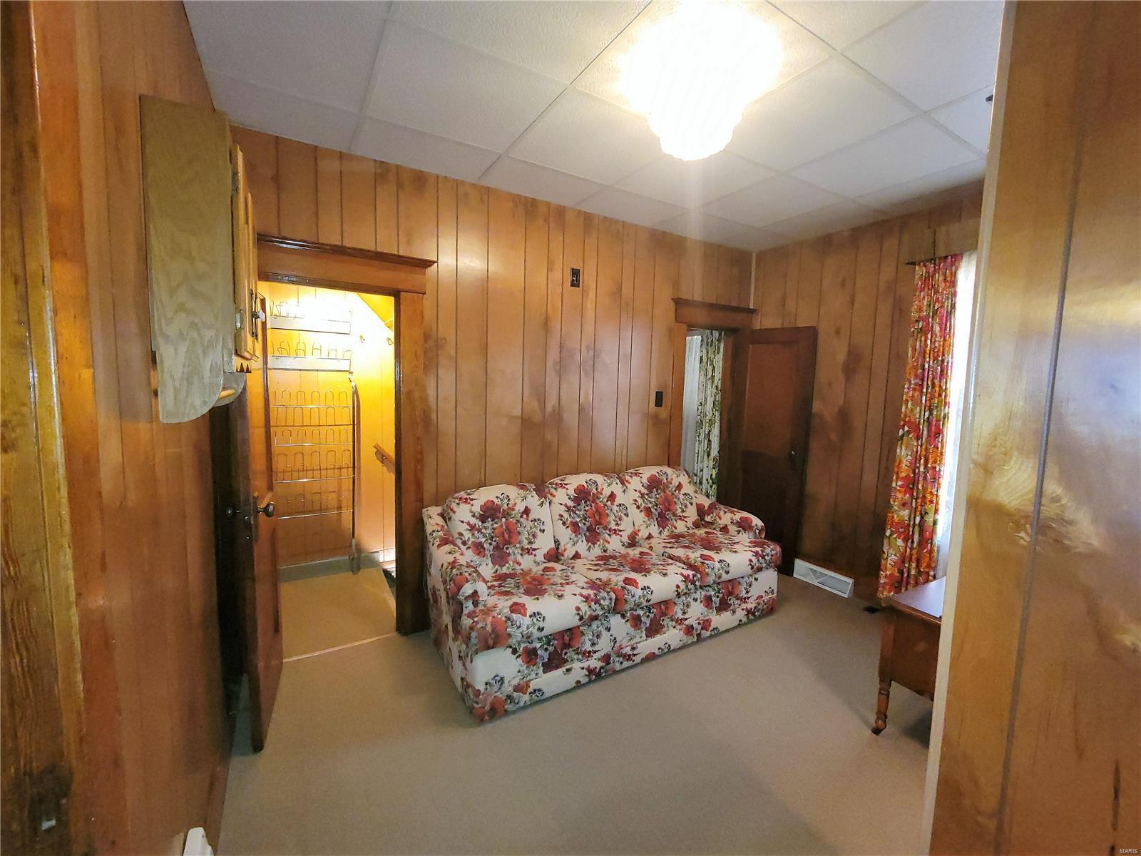2011 Summit Street Hillsboro, IL 62049 - Photo 8 of 12 Gallery Image 8