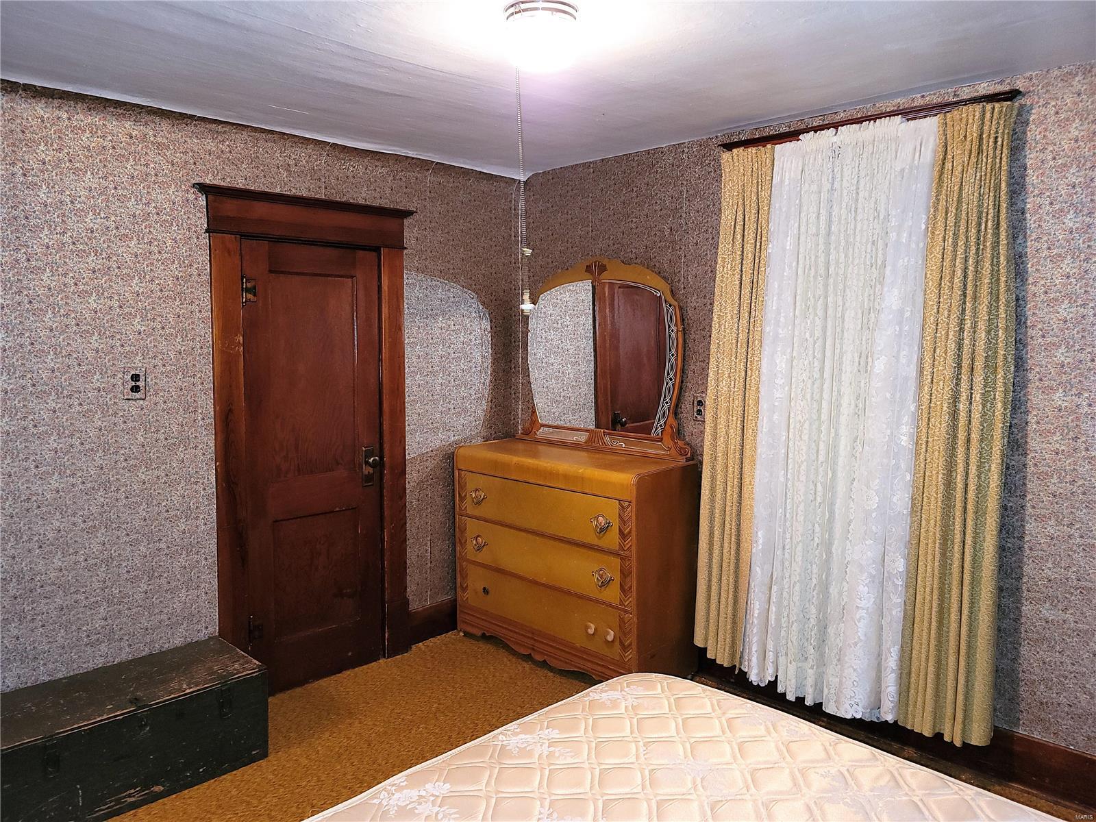 2011 Summit Street Hillsboro, IL 62049 - Photo 9 of 12 Gallery Image 9