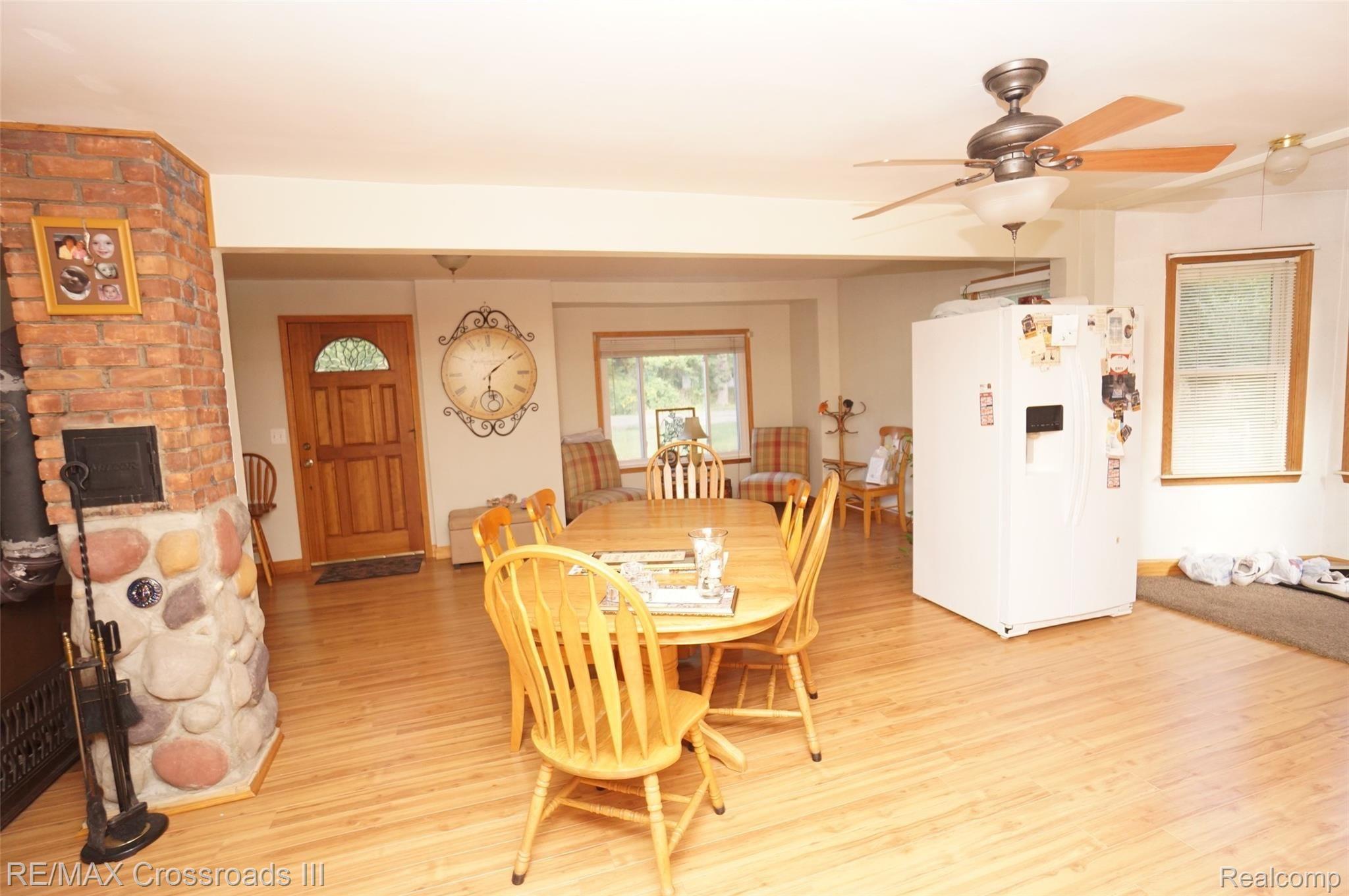17164 Renton Road Belleville, MI 48111 - Photo 9 of 21 DSC04173.JPG