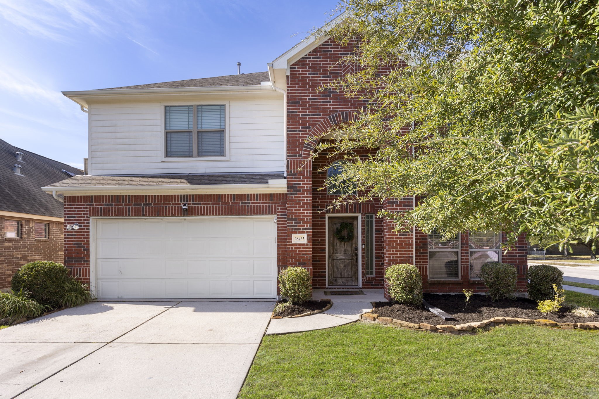 Gorgeous 5 bedroom home with a POOL Lockeridge Farms subdivision!