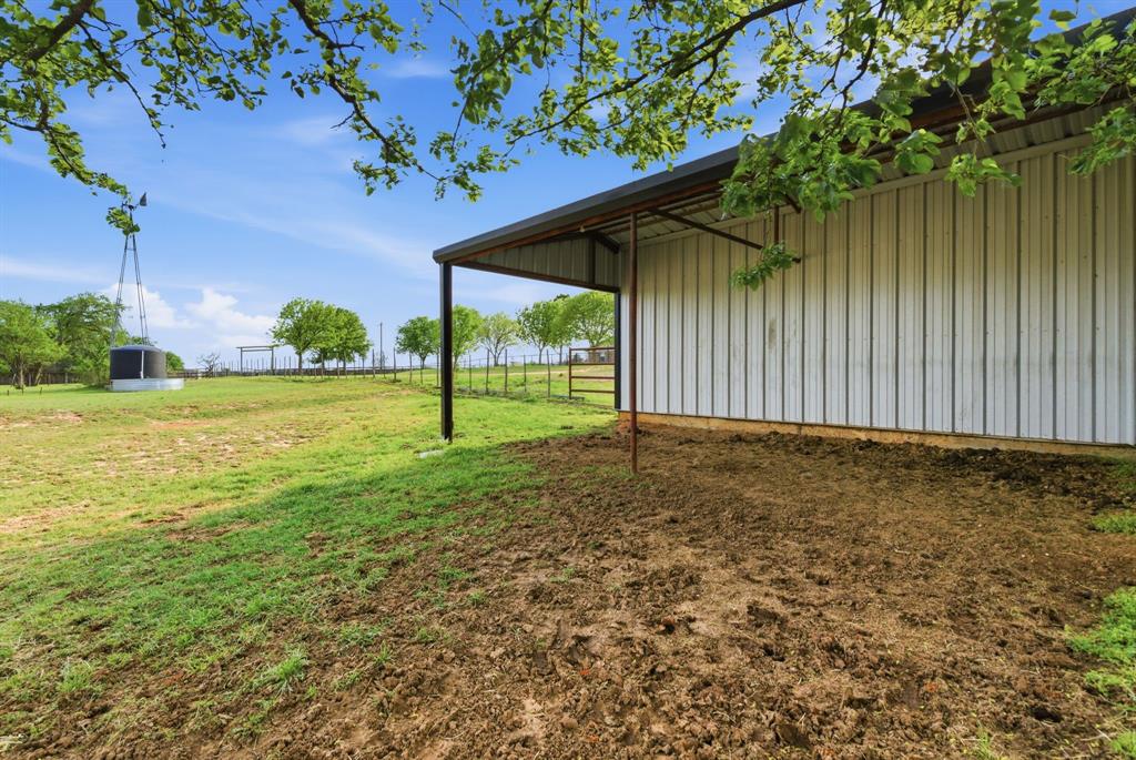 187 County Road 4195 Decatur, TX 76234 - Photo 34 of 40 a backyard of a house with lots of green space