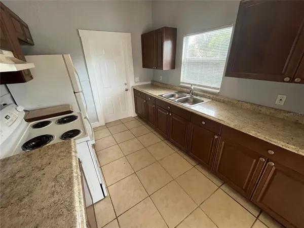 $1,520 | 713 West Myrtle Street, Lakeland, FL 33815