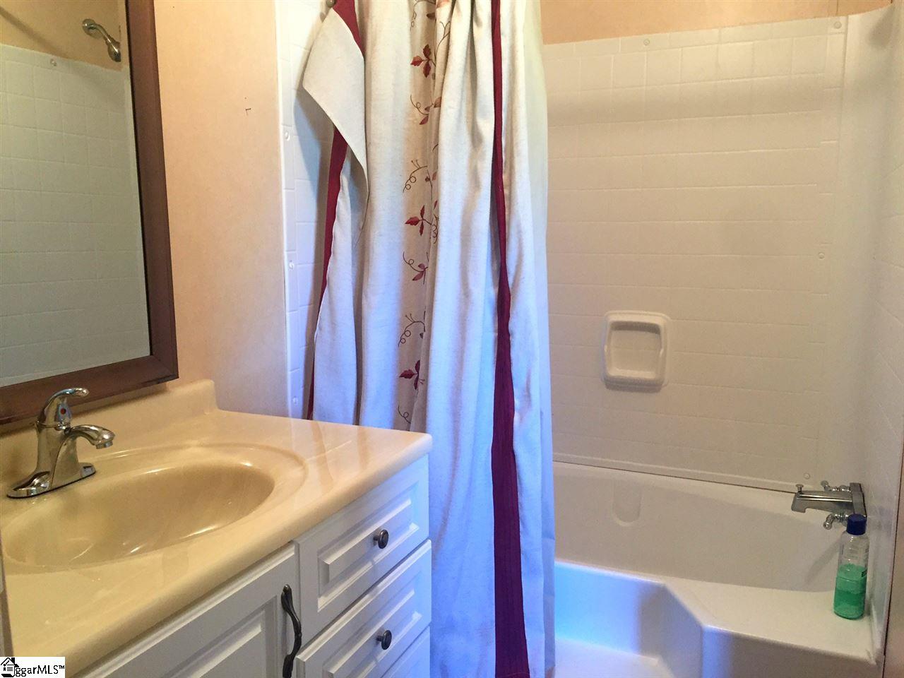 124 Hunter Road Simpsonville, SC 29681 - Photo 6 of 13 Gallery Image 6