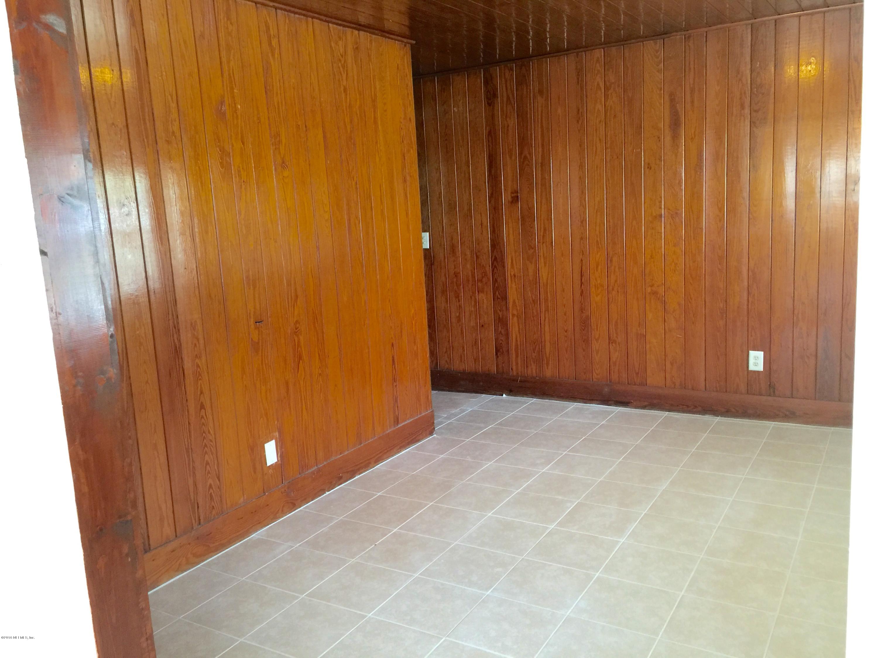 2544 Springmont Street Jacksonville, FL 32207 - Photo 2 of 23 Living Room