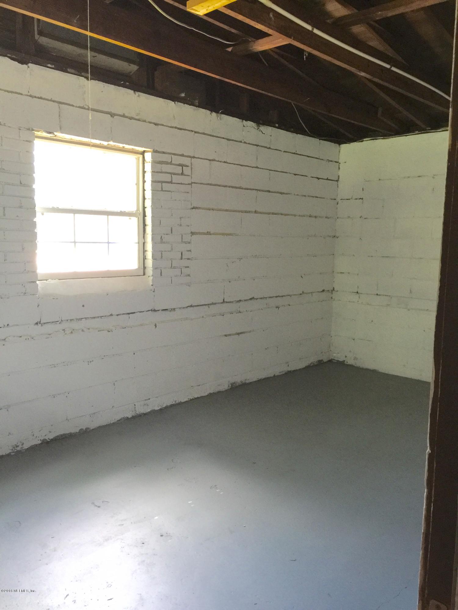 2544 Springmont Street Jacksonville, FL 32207 - Photo 10 of 23 Utility Room