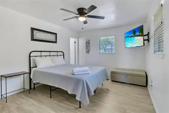 $325,000 | 311 Harbor Drive, Onalaska, TX 77360