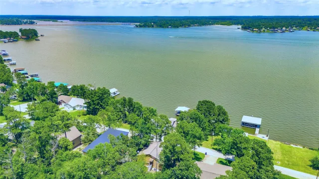 $325,000 | 311 Harbor Drive, Onalaska, TX 77360