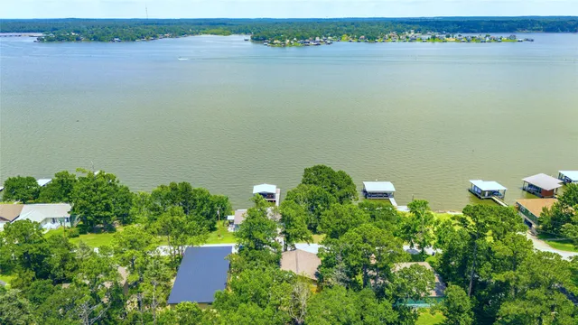 $325,000 | 311 Harbor Drive, Onalaska, TX 77360