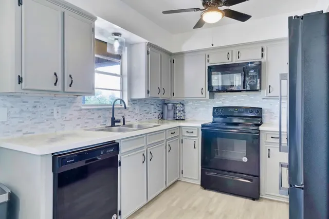 $325,000 | 311 Harbor Drive, Onalaska, TX 77360