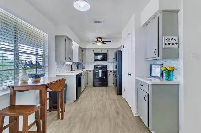 $325,000 | 311 Harbor Drive, Onalaska, TX 77360