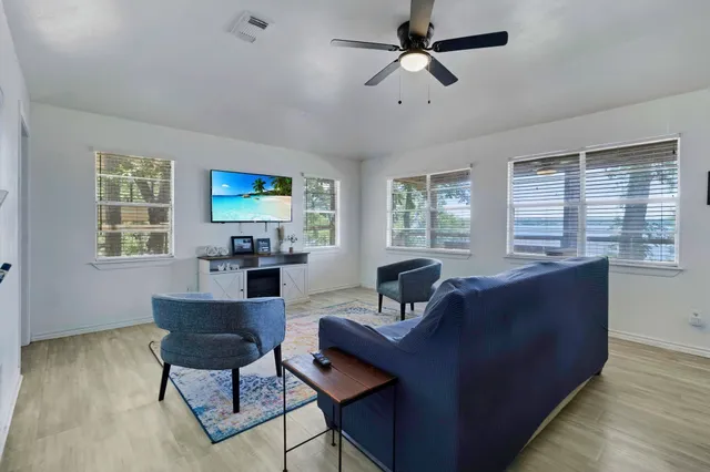 $325,000 | 311 Harbor Drive, Onalaska, TX 77360