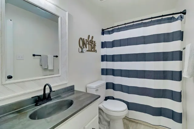 $325,000 | 311 Harbor Drive, Onalaska, TX 77360