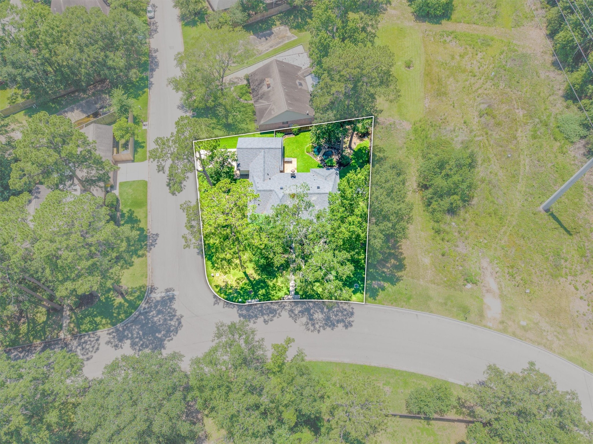 826 North Rivershire Drive Conroe, TX 77304 - Photo 40 of 46 This aerial with the lot outline shows exactly what you are getting. A Lot size and location like this are not easy to find.
