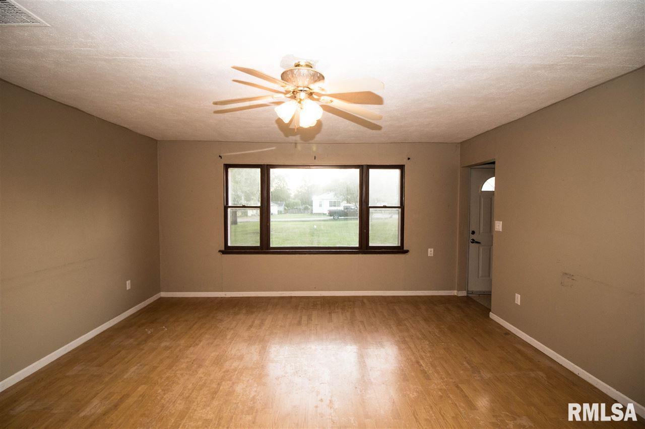 112 Esser Street Washington, IL 61571 - Photo 4 of 11 Gallery Image 4