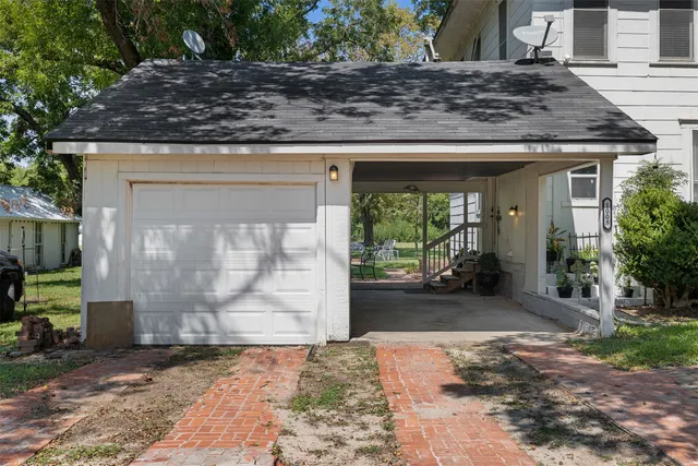 a view of a entrance gate of a house