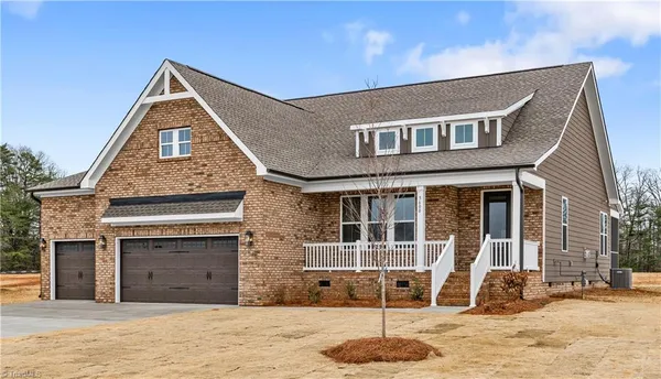 $575,000 | 5600 Penguin Drive, Summerfield, NC 27358