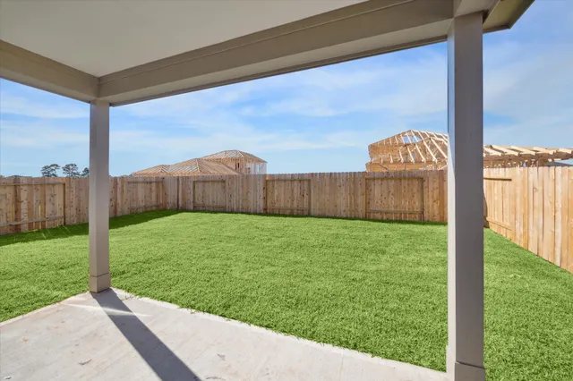 a view of a back yard with a small cabin